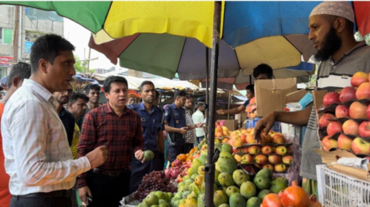 সিদ্ধিরগঞ্জে ভোক্তা অধিকারের অভিযান, অতিরিক্ত দামে পণ্য বিক্রি করায় জরিমানা