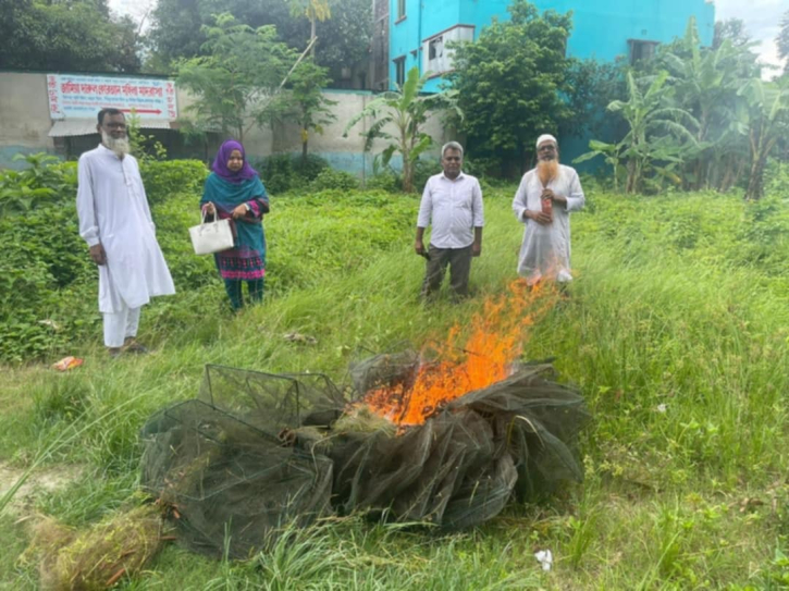 আড়াইহাজারে নিষিদ্ধ চায়না দুয়ারী জাল জব্দ