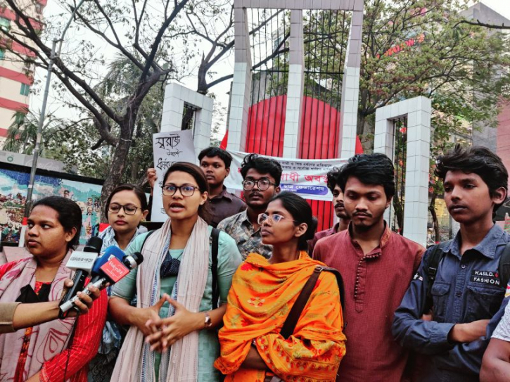 ৪৮ ঘন্টায় ধর্ষকের শাস্তি দাবী, অন্যথায় এসপি-ওসিকে বহিষ্কার : মুনা