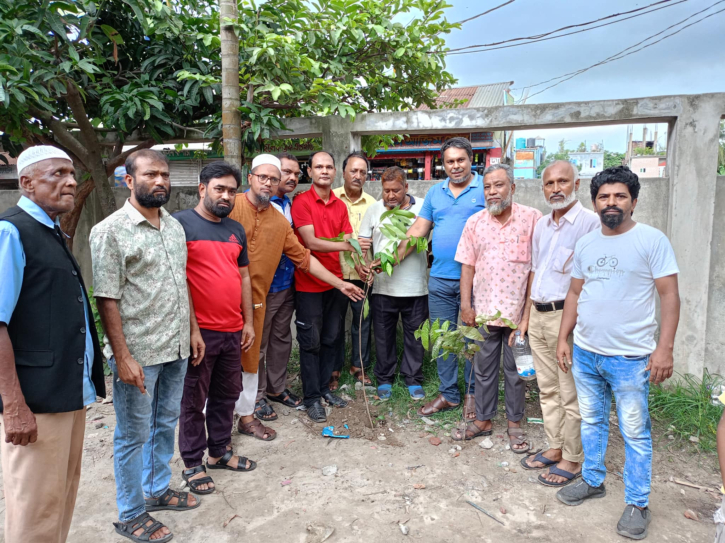 বন্দর প্রেসক্লাবের উদ্যোগে বিভিন্ন শিক্ষা প্রতিষ্ঠানে বৃক্ষ রোপন