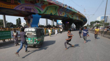 চারদিকে অসন্তোষ, শৃঙ্খলা ফেরানোর কঠিন পরীক্ষা