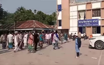 আড়াইহাজারে বিএনপির অফিসে সুমনের পোস্টার ছেড়ায় বিক্ষোভ, থানা ঘেরাও