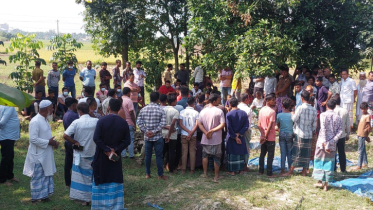 আড়াইহাজারে দাফনের সাড়ে তিন মাস পর আদালতের নির্দেশে কবর থেকে লাশ উত্তোলন