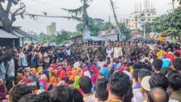 সিদ্ধিরগঞ্জে বিভিন্ন দাবিতে পোষাক কারখানার শ্রমিকদের ২ ঘন্টা সড়ক অবরোধ