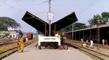 নারায়ণগঞ্জ থেকে বন্ধ রেল চলাচল, ভোগান্তিতে যাত্রীরা