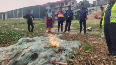 সোনারগাঁয় মেঘনায় অভিযান ১লাখ ৪০ হাজার মিটার কারেন্ট জাল জব্দ