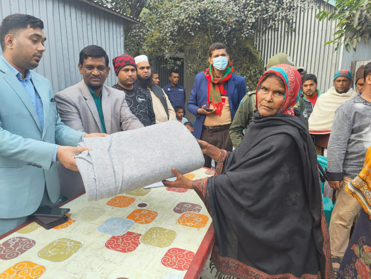 আড়াইহাজারের শীতার্তদের মাঝে কম্বল বিতরণ