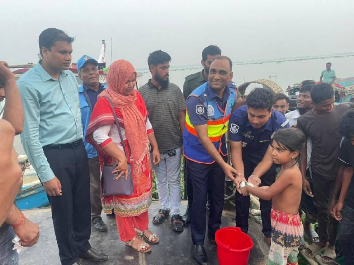 প্রথম দিনে মেঘনা নদীতে অবৈধ ৫০ হাজার মিটার কারেন্ট জাল জব্দ 